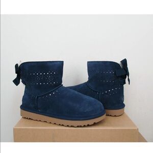 Ugg DAE Sunshine Perforated Mini Suede BootS Navy’s